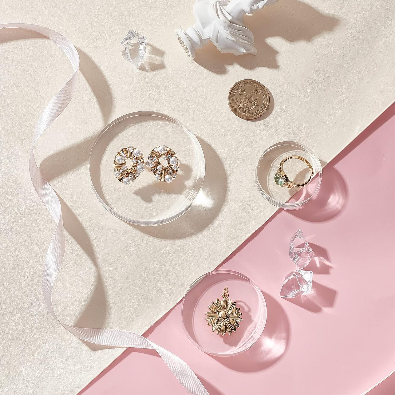 Fingerinspire 3 Sizes Clear Acrylic Display Bases for Jewelry Photography Props